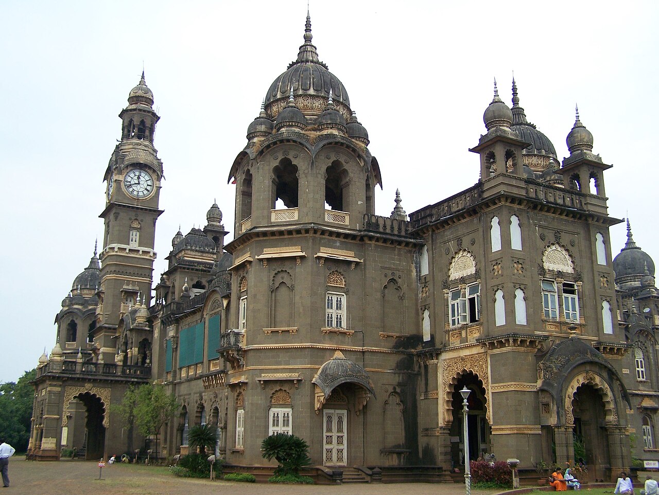 New Palace in Kolhapur for the sightseeing package